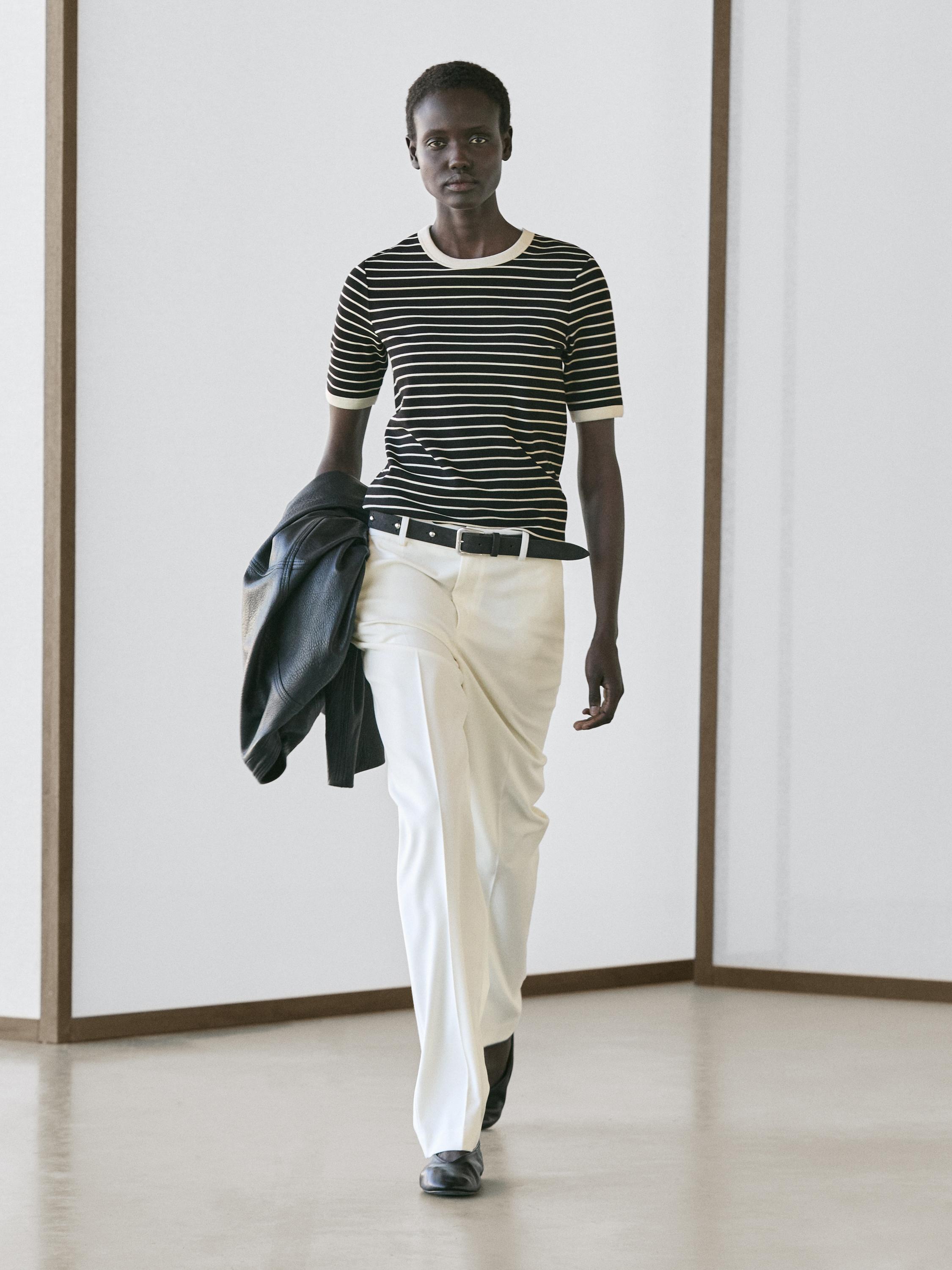 Short sleeve T-shirt with contrast stripes